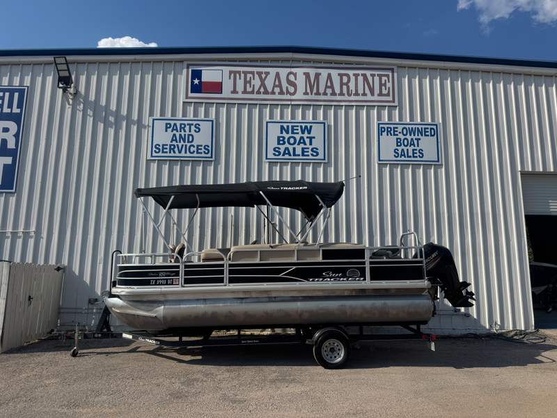 2017 Sun Tracker Fishin Barge 20 DLX
