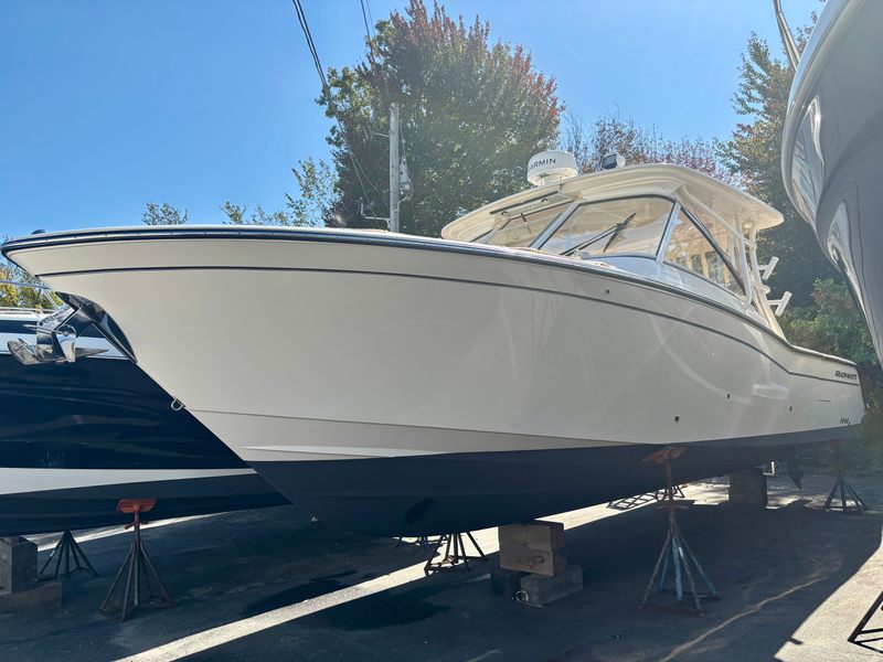 2022 Grady white Freedom 325