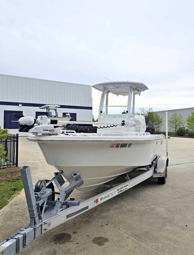 2021 Everglades 243 CC